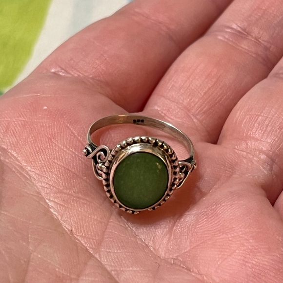 VTG Glowing Jade or Jadeite Sterling Silver 925 Size 5 3/4 Ring - Picture 4 of 7